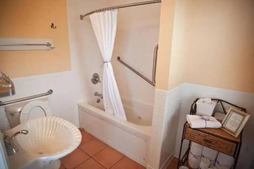 Apalachicola River Inn