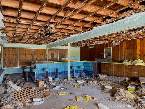 Harvey's Restaurant along US-1 in Rockledge, Florida