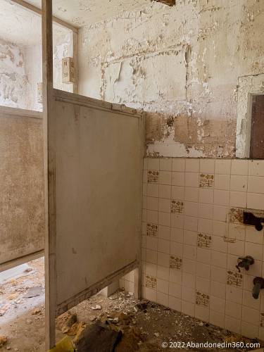 Harvey's Restaurant along US-1 in Rockledge, Florida