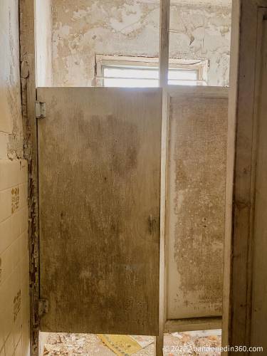 Harvey's Restaurant along US-1 in Rockledge, Florida