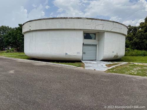 Abandoned boat-shaped building in Plant City, Florida.