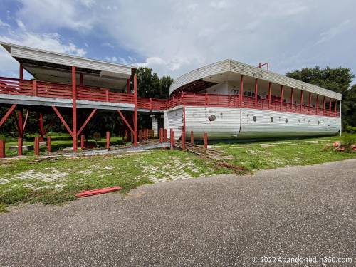 Abandoned boat-shaped building in Plant City, Florida.