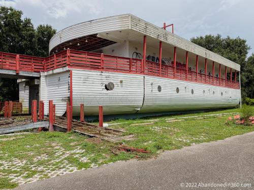 Abandoned boat-shaped building in Plant City, Florida.
