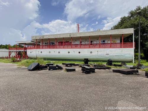 Abandoned boat-shaped building in Plant City, Florida.