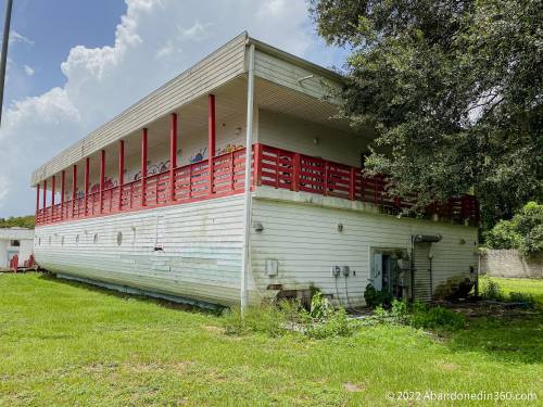 Abandoned boat-shaped building in Plant City, Florida.