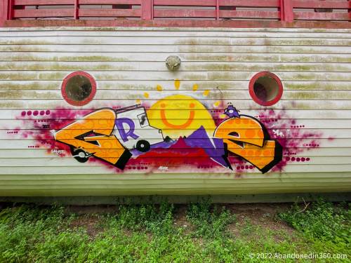 Abandoned boat-shaped building in Plant City, Florida.