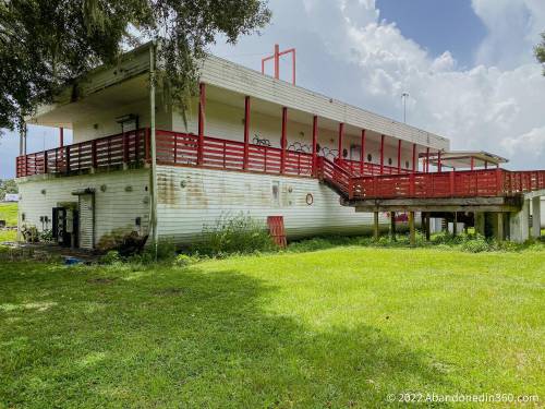 Abandoned boat-shaped building in Plant City, Florida.