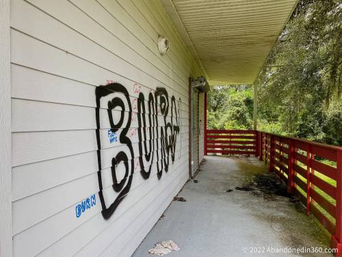 Abandoned boat-shaped building in Plant City, Florida.