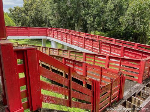 Abandoned boat-shaped building in Plant City, Florida.