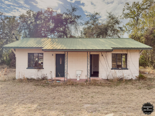 Abandoned Motel in Chiefland, Florida