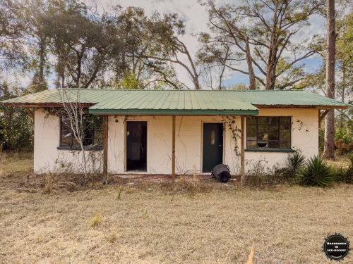 Abandoned Motel in Chiefland, Florida