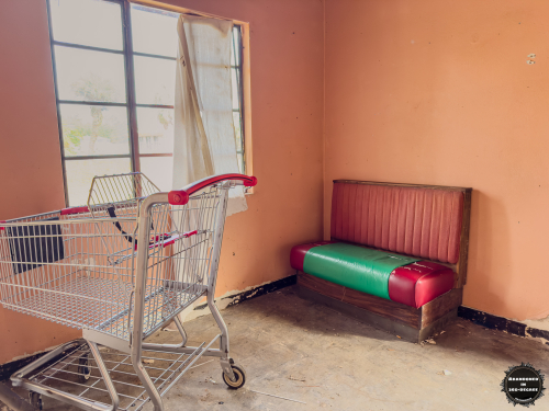 Abandoned Motel in Chiefland, Florida