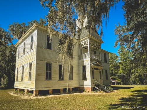 Images of the historic Rochelle School House in Central Florida.
