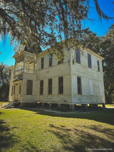 Images of the historic Rochelle School House in Central Florida.