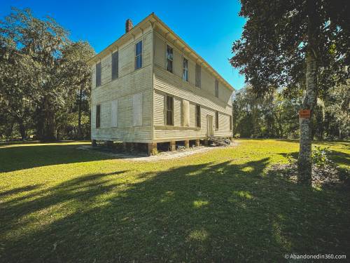 Images of the historic Rochelle School House in Central Florida.