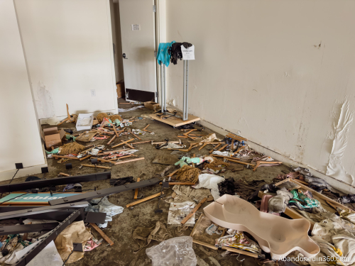 Butterfly Beach Outlet Store